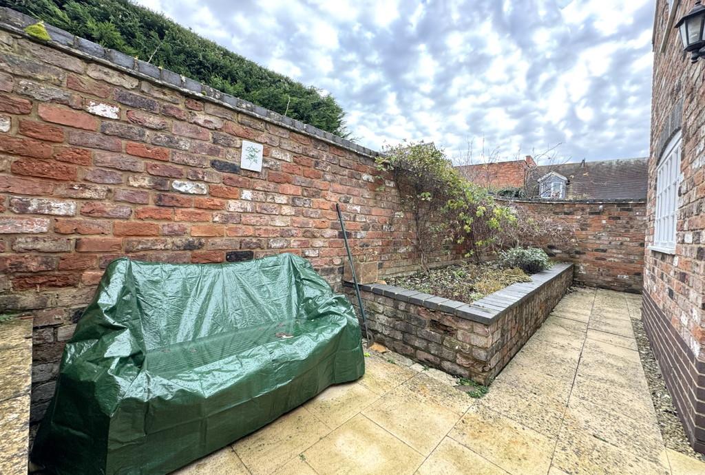 Courtyard garden