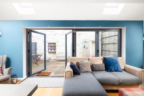 3 Charles Place, Bristol, BS8 4QW
