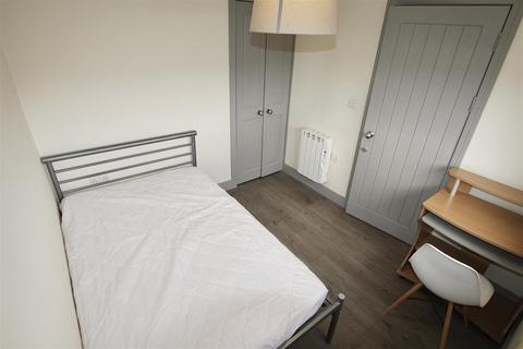 2 bedroom apartment to rent, Old Brickyard, Carlton, Nottingham