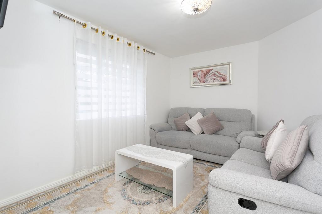 The Harebreaks, Watford, Hertfordshire, WD24 1 bed for sale