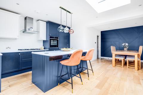 250 Glastonbury Road, Morden, SM4 6PG