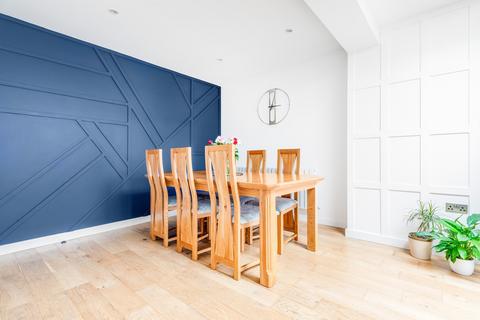 250 Glastonbury Road, Morden, SM4 6PG