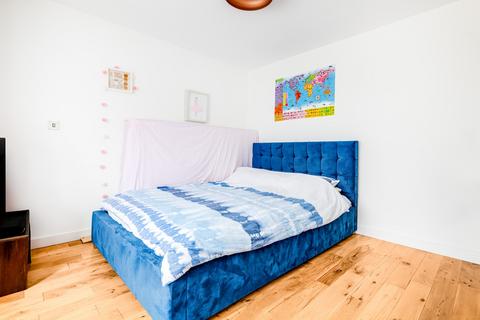 250 Glastonbury Road, Morden, SM4 6PG