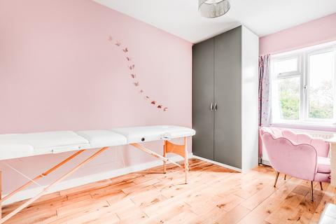 250 Glastonbury Road, Morden, SM4 6PG