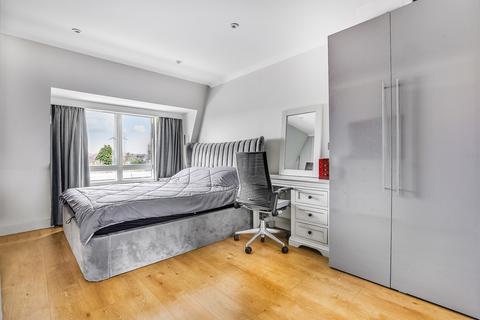4 bedroom semi-detached house for sale - Wellsborough Mews, London, SW20
