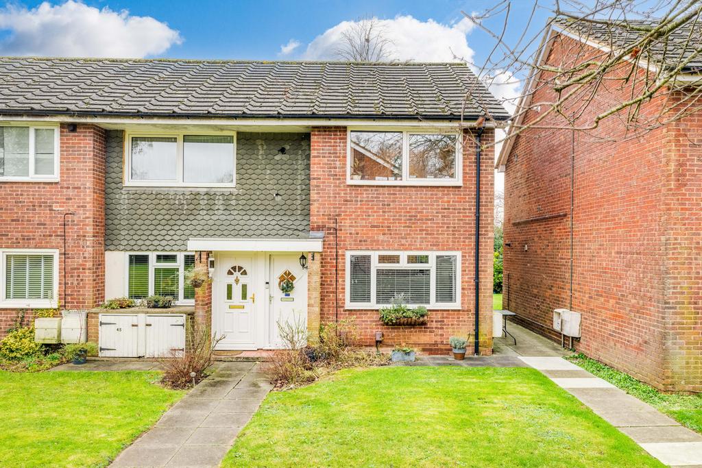 Home Farm Close, Tadworth, KT20 2 bed for sale £300,000