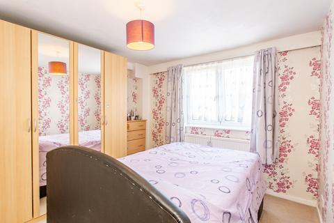 3 bedroom maisonette for sale, Oast Court, E14