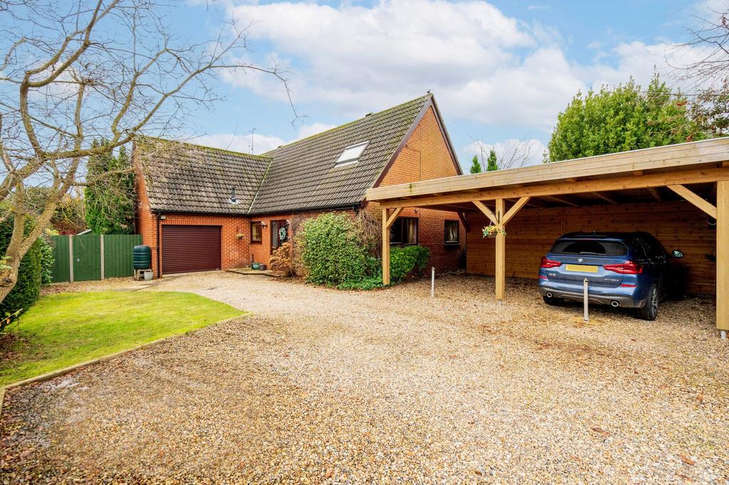Bacton Road, North Walsham, NR28 3 bed detached house for sale £475,000
