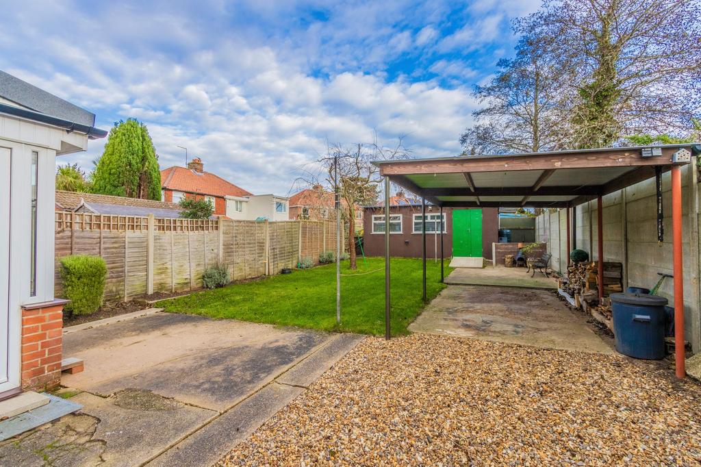 Reepham Road, Norwich, NR6 3 bed semidetached house for sale £280,000