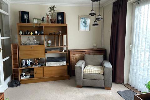 2 bedroom maisonette for sale, Bond Gardens, Wallington, SM6