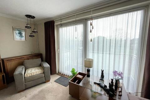 12 Bond Gardens, Wallington, SM6 7LP