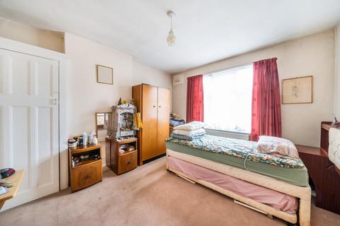 30 Meadow Close, London, SW20 9JB