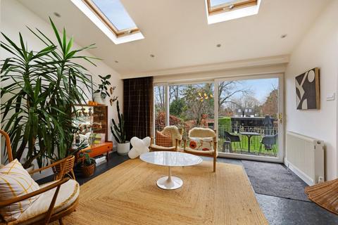 6 Dower Avenue, Wallington, SM6 0RG