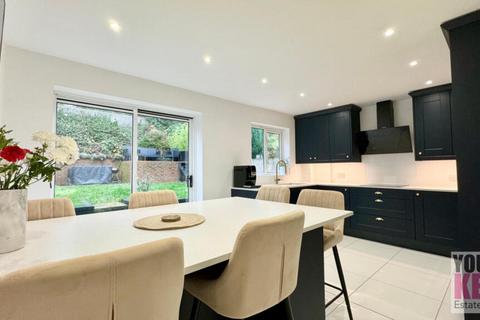 6 Riverside, Temple Ewell, Dover, CT16 3HW