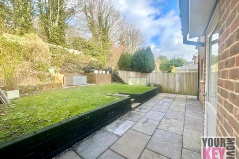 6 Riverside, Temple Ewell, Dover, CT16 3HW