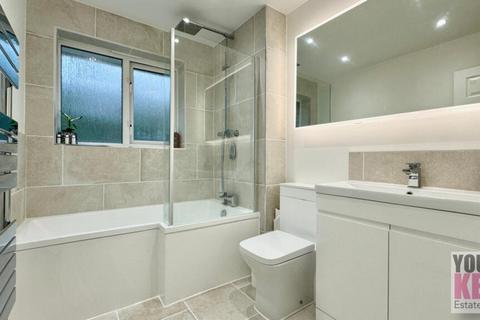 6 Riverside, Temple Ewell, Dover, CT16 3HW