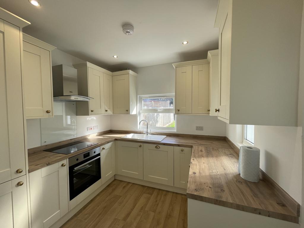 Elm Grove, Hampden Park, Eastbourne, East Sussex 4 bed terraced house to rent £1,750 pcm (£404 pw)
