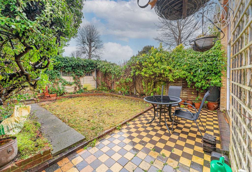 Wades Hill, garden, lawn, patio