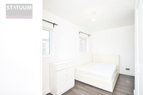 Studio to rent - Chadbourn Street, London, E14