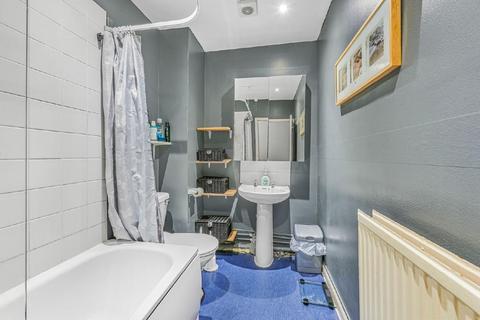 77 Replingham Road, London, SW18 5LU
