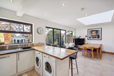 27 Albion Road, Chalfont St Giles, HP8 4EW