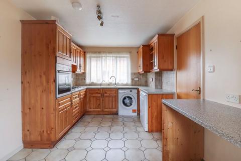 13 Hutton Close, Windlesham, GU20 6DN