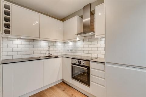 2 bedroom flat to rent - Gresham Way, London