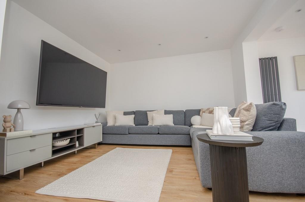 LOUNGE AREA.jpg