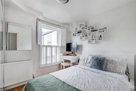 4 bedroom flat for sale, Norroy Road, London