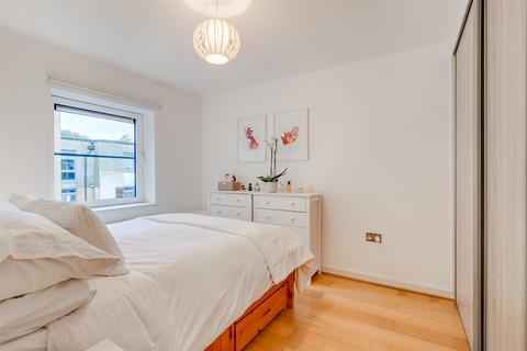 1 bedroom flat for sale - Scott Avenue, London