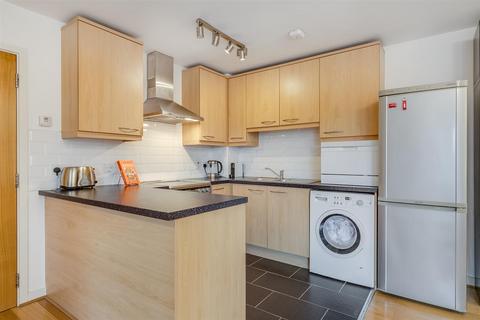 1 bedroom flat for sale - Scott Avenue, London