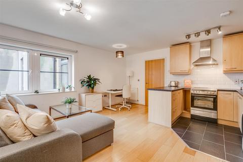 1 bedroom flat for sale - Scott Avenue, London