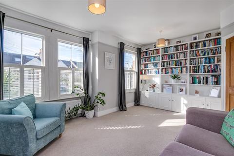 3 bedroom flat for sale - 52, Astonville Street, Wandsworth, London, SW18 5A