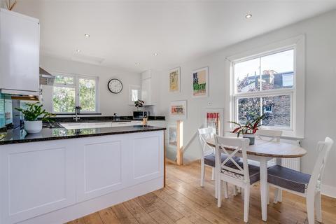 3 bedroom flat for sale - 52, Astonville Street, Wandsworth, London, SW18 5A