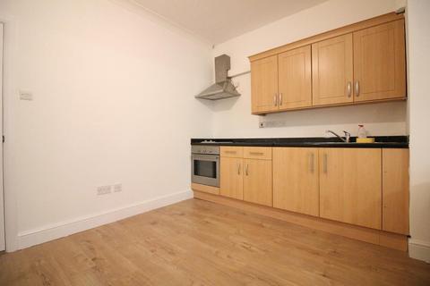 Studio to rent - Chertsey Bridge Road, Chertsey