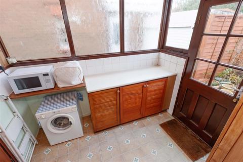 3 bedroom semi-detached house for sale - Wiston Avenue, Worthing