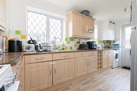 5 Kingfisher Close, Worthing, BN13 2TX