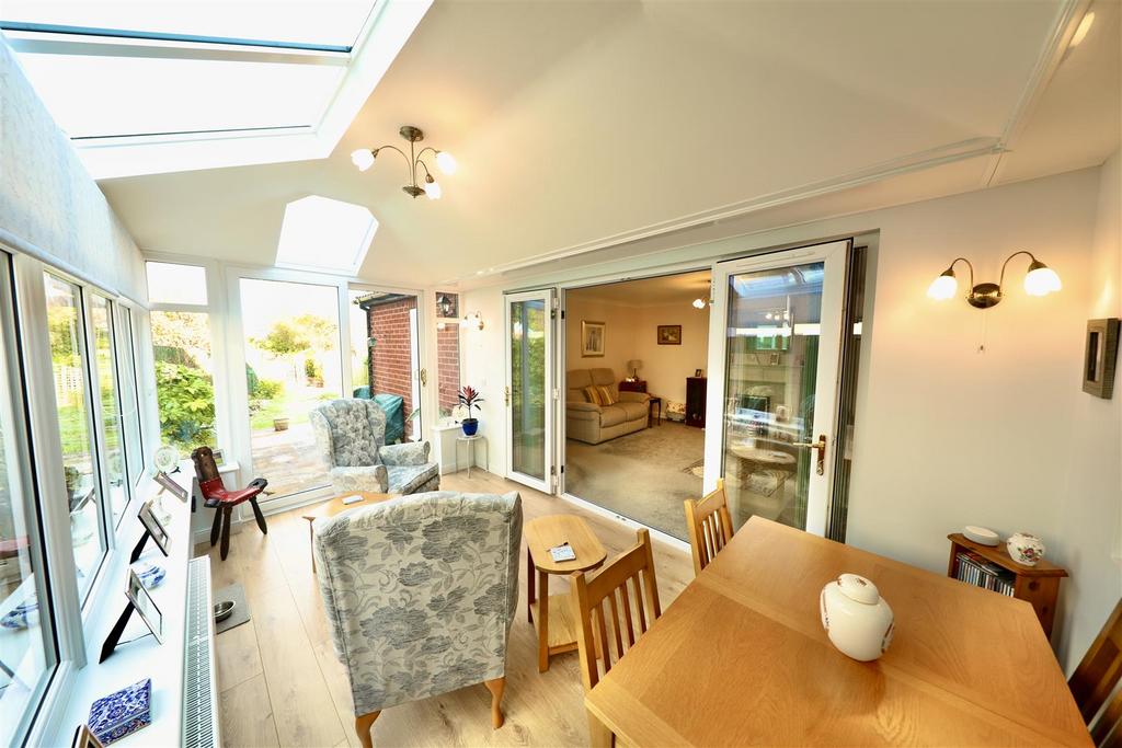 New Village Road, Cottingham 3 bed detached bungalow for sale £300,000