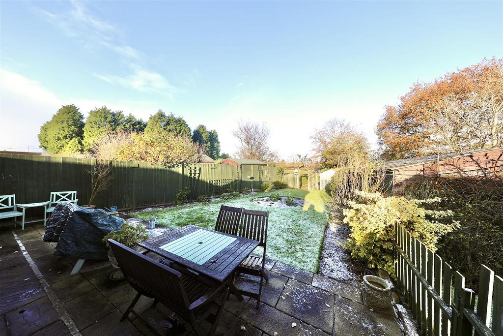 New Village Road, Cottingham 3 bed detached bungalow for sale £300,000
