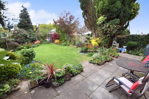70 Mendip Road, Portishead, Bristol, BS20 6DG
