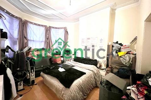 3 bedroom terraced house for sale - Kitchener Road, London