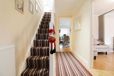 19 Paddock Mead, Harlow, CM18 7RP