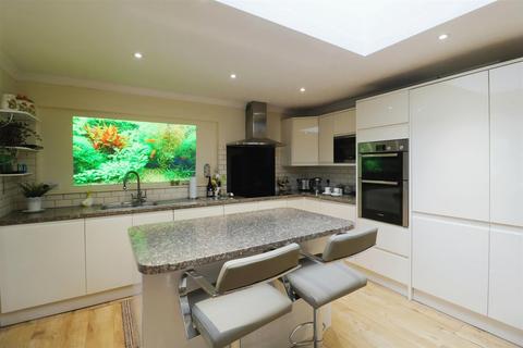 19 Paddock Mead, Harlow, CM18 7RP