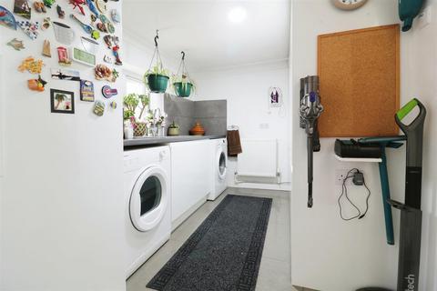 19 Paddock Mead, Harlow, CM18 7RP