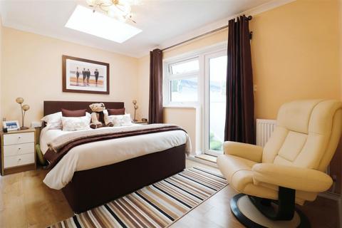 19 Paddock Mead, Harlow, CM18 7RP