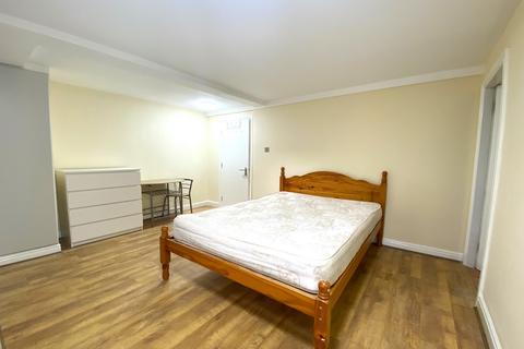 1 bedroom apartment to rent - Newton Road, Urmston, Manchester, M41