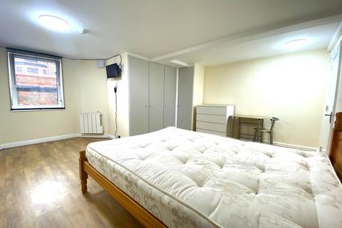 1 bedroom apartment to rent - Newton Road, Urmston, Manchester, M41