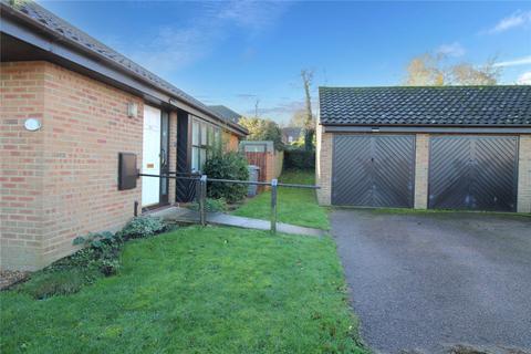 2 bedroom bungalow for sale - Henley Close, Saxmundham, Suffolk, IP17