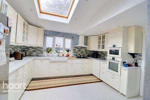 5 bedroom semi-detached house for sale - St Peters Gardens, Northampton