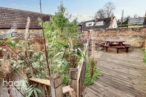 14 Brook Lane, Northampton, NN5 7HL